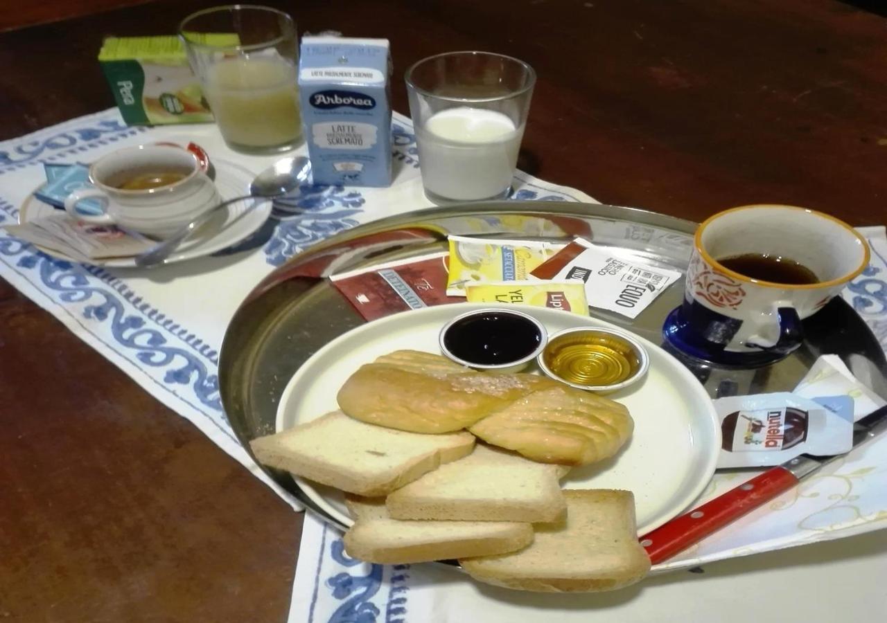 ساساري B&B Le Finestre Su Via Cavour المظهر الخارجي الصورة