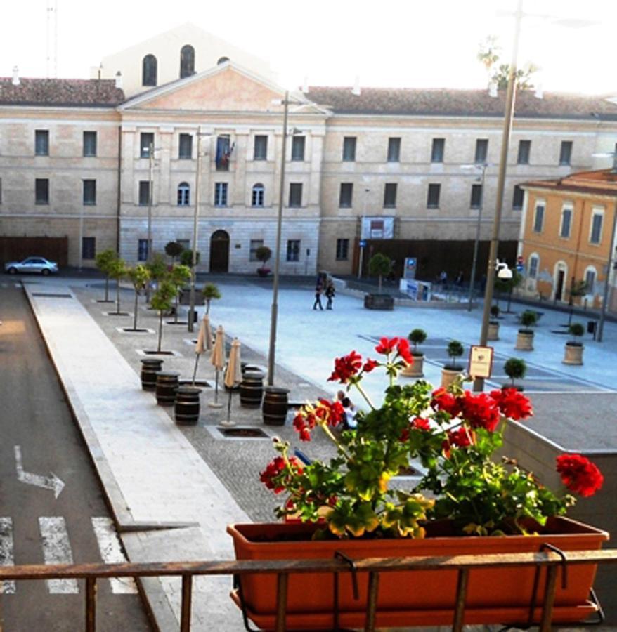 ساساري B&B Le Finestre Su Via Cavour المظهر الخارجي الصورة