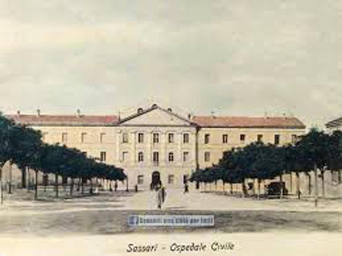 ساساري B&B Le Finestre Su Via Cavour المظهر الخارجي الصورة