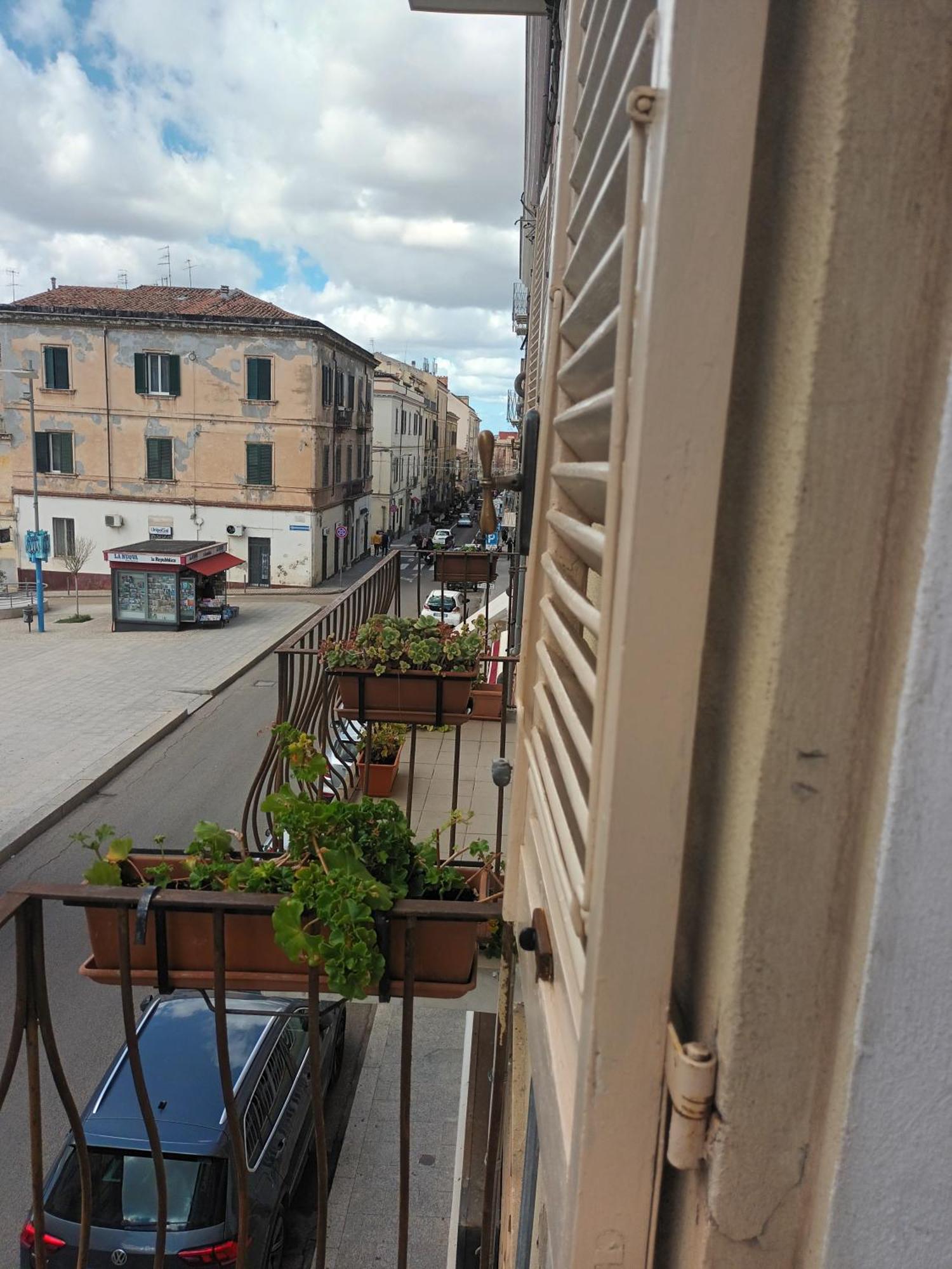 ساساري B&B Le Finestre Su Via Cavour المظهر الخارجي الصورة