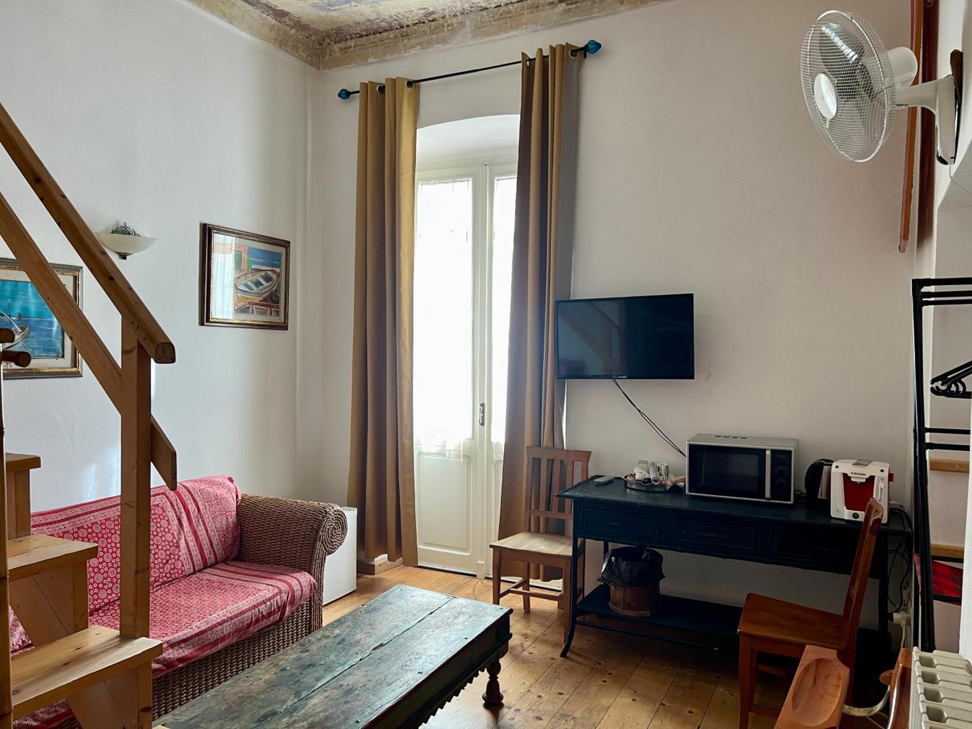 ساساري B&B Le Finestre Su Via Cavour الغرفة الصورة