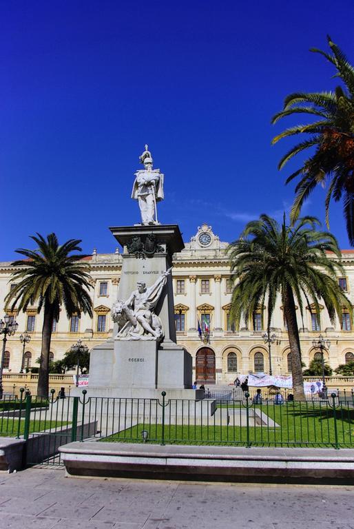 ساساري B&B Le Finestre Su Via Cavour المظهر الخارجي الصورة