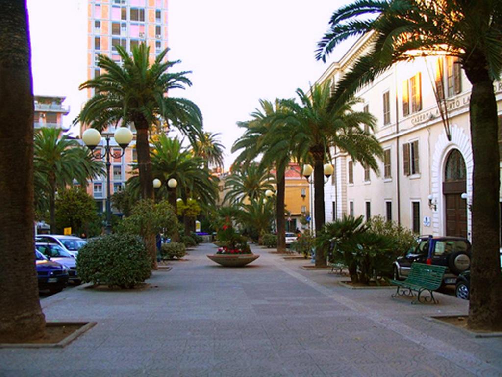 ساساري B&B Le Finestre Su Via Cavour المظهر الخارجي الصورة